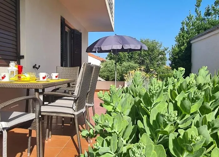 Captain Miro Lägenhet